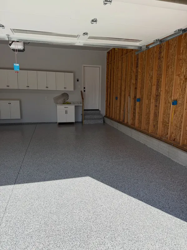 After: Same garage after a gray flake coating